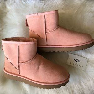 peach uggs with fur